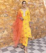 Yellow kurta set with floral embroidered motifs