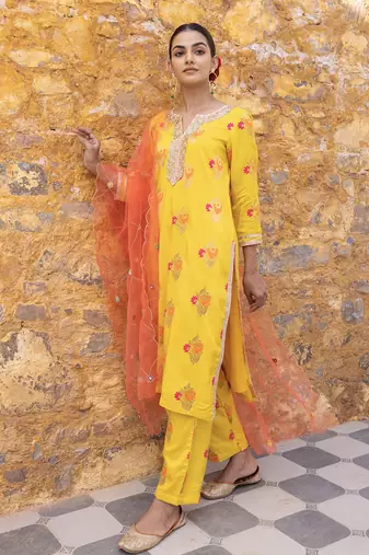 Yellow kurta set with floral embroidered motifs