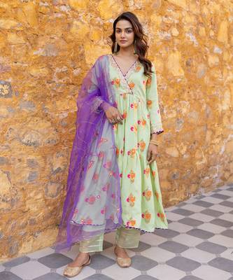 Mint green flared anarkali set with zari floral embroidered motifs 3