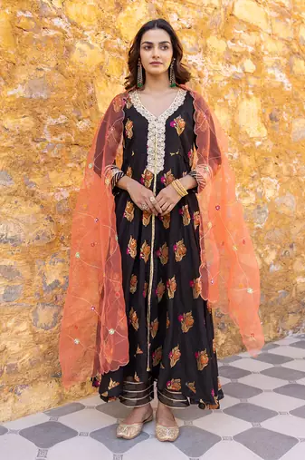 Black flared anarkali set with zari floral embroidered motifs