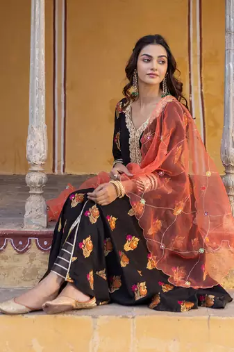 Black flared anarkali set with zari floral embroidered motifs