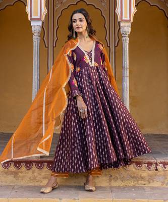 Brown anarkali set with floral embroidered motifs 2