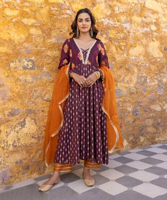 Brown anarkali set with floral embroidered motifs 1