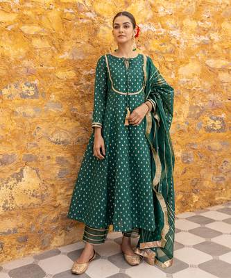 Emerald green chanderi anarkali set with organza dupatta 4