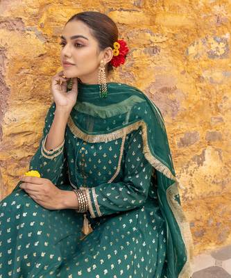 Emerald green chanderi anarkali set with organza dupatta 5