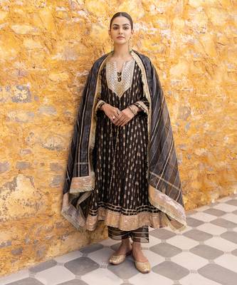 Black zari embroidered anarkali set 1