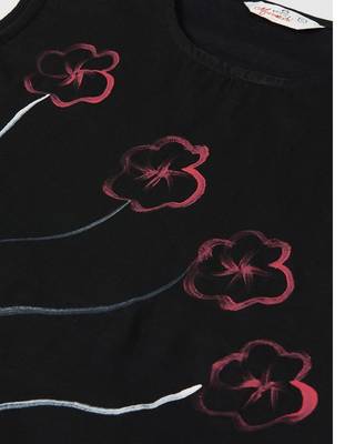 Women Black Sleeveless Hand Painted Straight Kurta 3