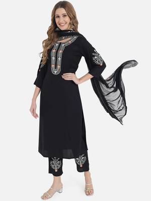 Women Black Kurta Suit Set with Dupatta 4