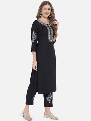 Women Black Kurta Suit Set with Dupatta 5