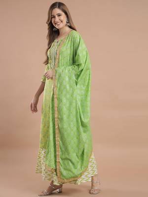 Women Lime Green Cotton Kurta Set with Dupatta 2