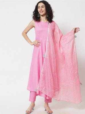 Women Flamingo Pink Kurta Set with Dupatta 1