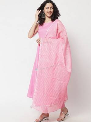 Women Flamingo Pink Kurta Set with Dupatta 3