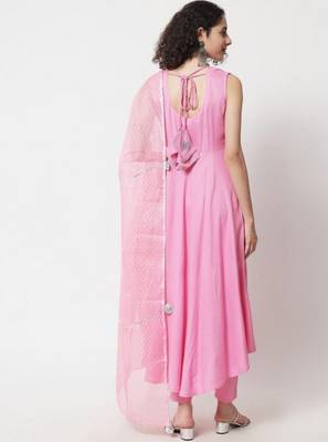 Women Flamingo Pink Kurta Set with Dupatta 4