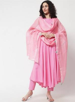 Women Flamingo Pink Kurta Set with Dupatta 5