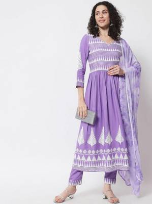 Women Lavender Flared Suit Set with Dupatta 5