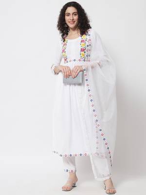 Women White Anarkali Suit Set with Dupatta 3
