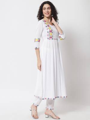 Women White Anarkali Suit Set with Dupatta 4