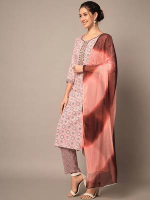 Peach Ethnic Printed Kurta Set with Dupatta 5