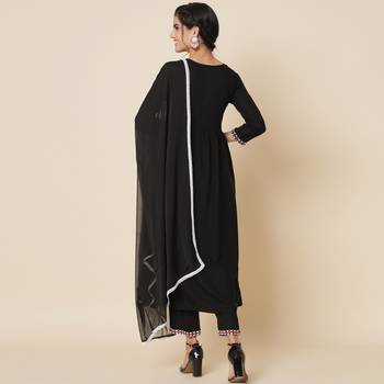 Black and White Ethnic Embroidered Kurta Pants Set with Dupatta 3