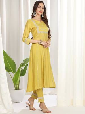Women yellow blend kurta set with fancy dupatta 3
