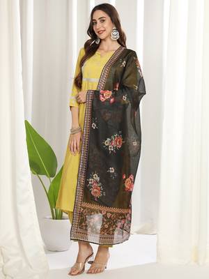 Women yellow blend kurta set with fancy dupatta 4