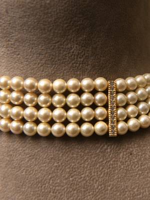 Beautiful World Pearl Choker 1