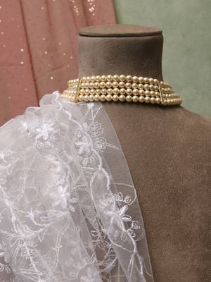 Beautiful World Pearl Choker 2