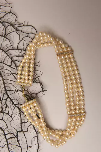 Beautiful World Pearl Choker