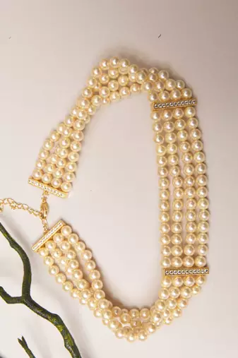 Beautiful World Pearl Choker