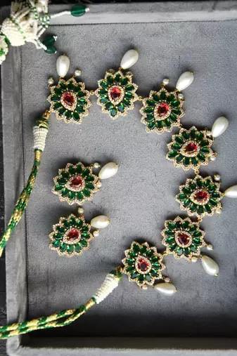 Mahnoor Set