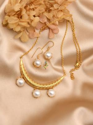 Petite Pearl Set with Pearl Drops 2