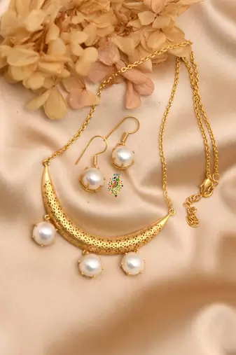 Petite Pearl Set with Pearl Drops