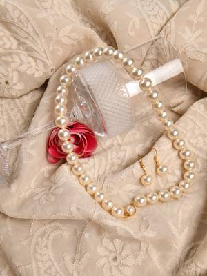 Queen's Pearl Set (Swarovski Pearls) 2