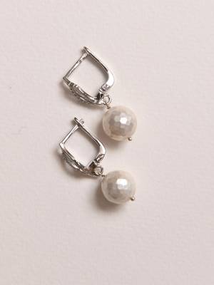 Ivory Faceted Pearl Earrings 1