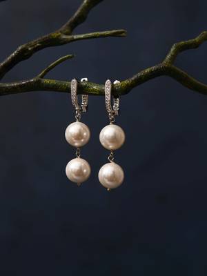 Snow White Zircon Pearl Earrings 1