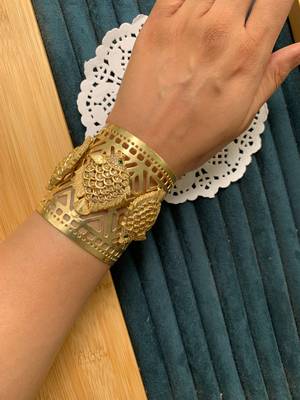 Swim in Coffee Hand Cuff 1