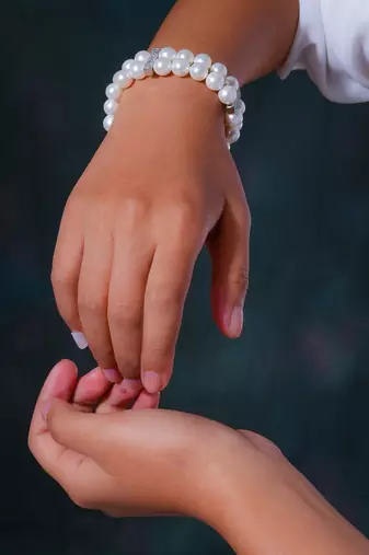 manufactured pearl bracelet