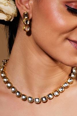 Gold-Plated Single Line Unshaped Kundan Jewellery Set For Women 3