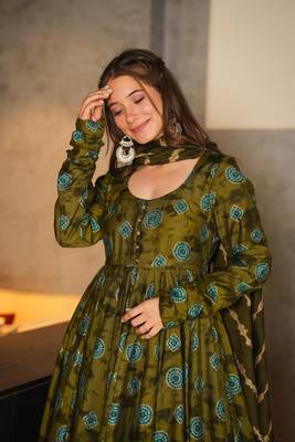 Glamorous Green Colour Fancy And Elegant Partywear Girlish Dress 2