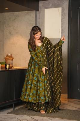 Glamorous Green Colour Fancy And Elegant Partywear Girlish Dress 3