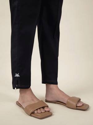 Black cotton kaftan with belt paired with matching pant 8