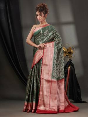Emerald Green Blended Silk Handwoven Saree With Woven Zari Designs 3