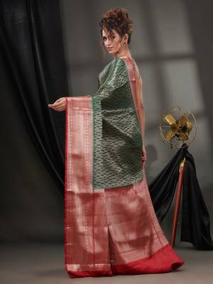 Emerald Green Blended Silk Handwoven Saree With Woven Zari Designs 4