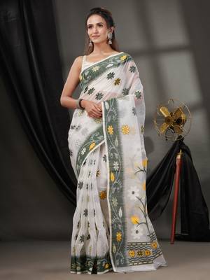 White Cotton Dhakai Jamdani Handwoven Saree With Floral Designs Without Blouse 2