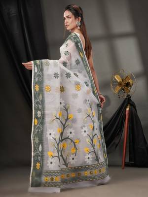White Cotton Dhakai Jamdani Handwoven Saree With Floral Designs Without Blouse 4