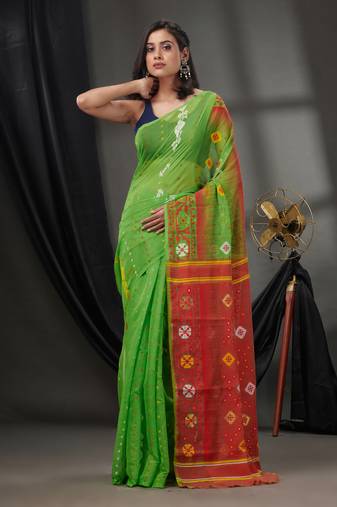 Parrot Green Silk Cotton Jamdani Handwoven Saree With Texture Designs Without Blouse