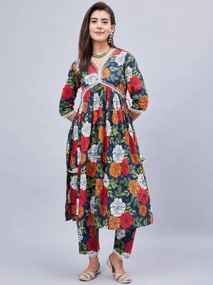 Winred woman blue floral print lace detailing kurta set 1