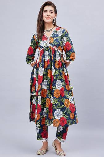 Winred woman blue floral print lace detailing kurta set