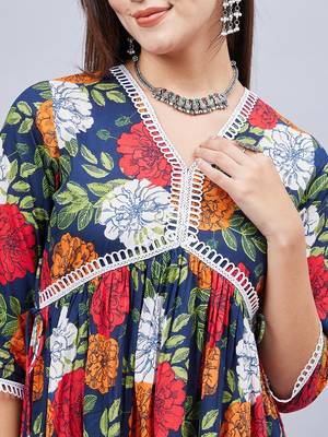 Winred woman blue floral print lace detailing kurta set 5
