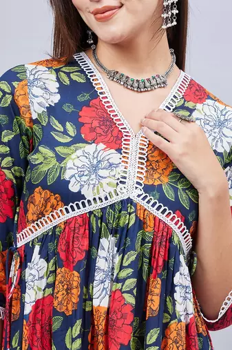 Winred woman blue floral print lace detailing kurta set
